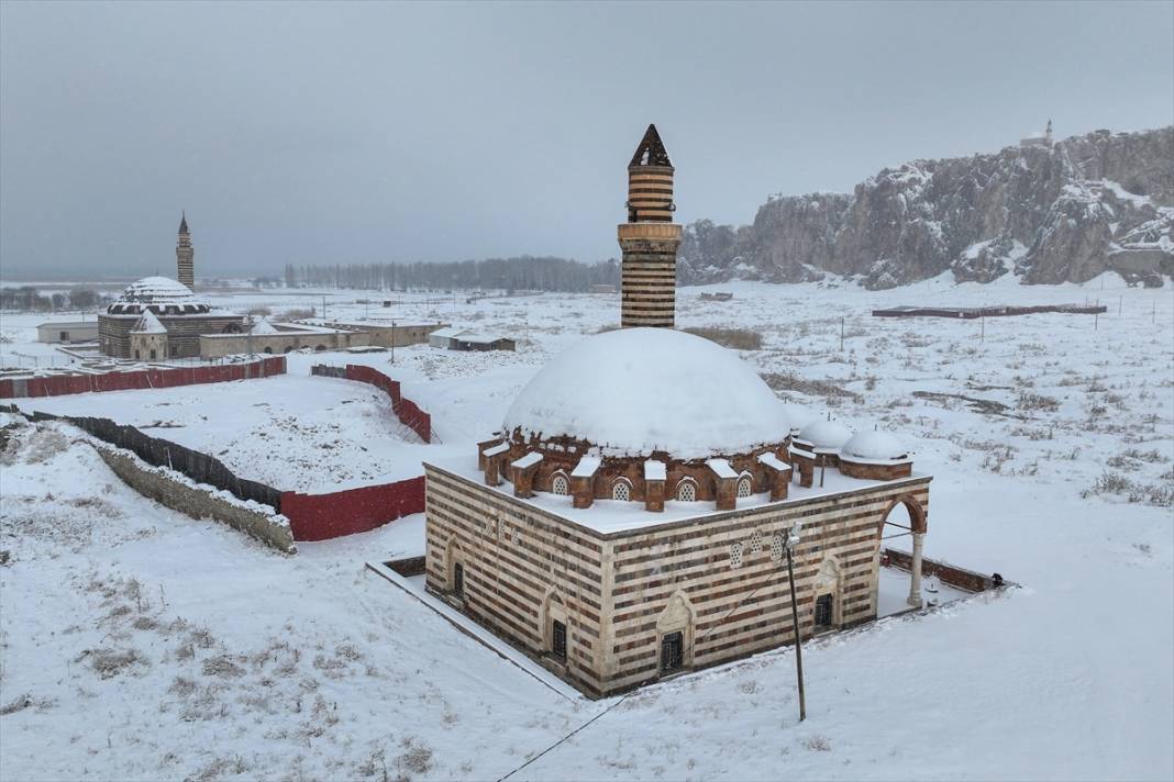 Tarihi yapılar karla kaplandı 18